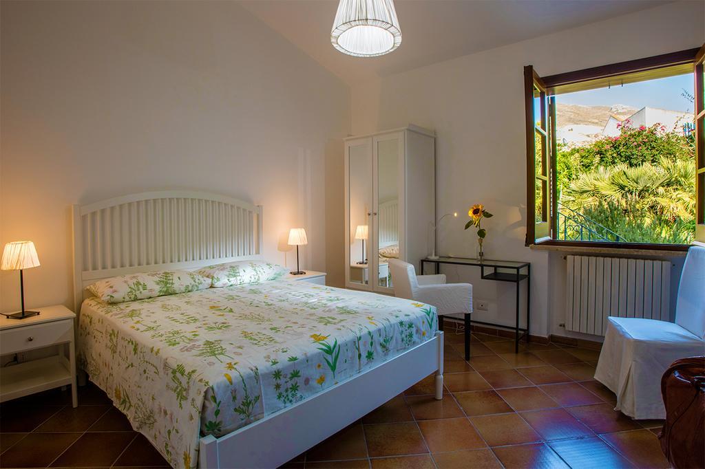 Poggio Di Mare Acomodação com café da manhã Castelluzzo Quarto foto